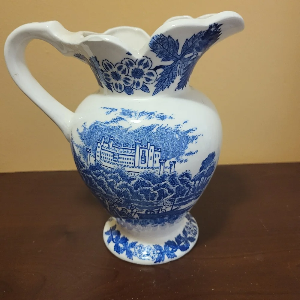 Vintage Norleans Japan Blue and White pitcher - Picture 4 of 6